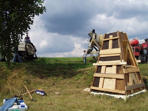 Dotěsněno, připraveno na betonáž - srpen 2006