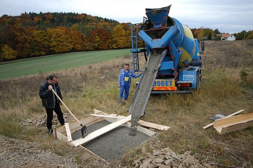 Beton do základů - říjen 2005